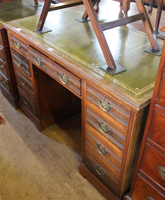 Edwardian walnut pedestal desk